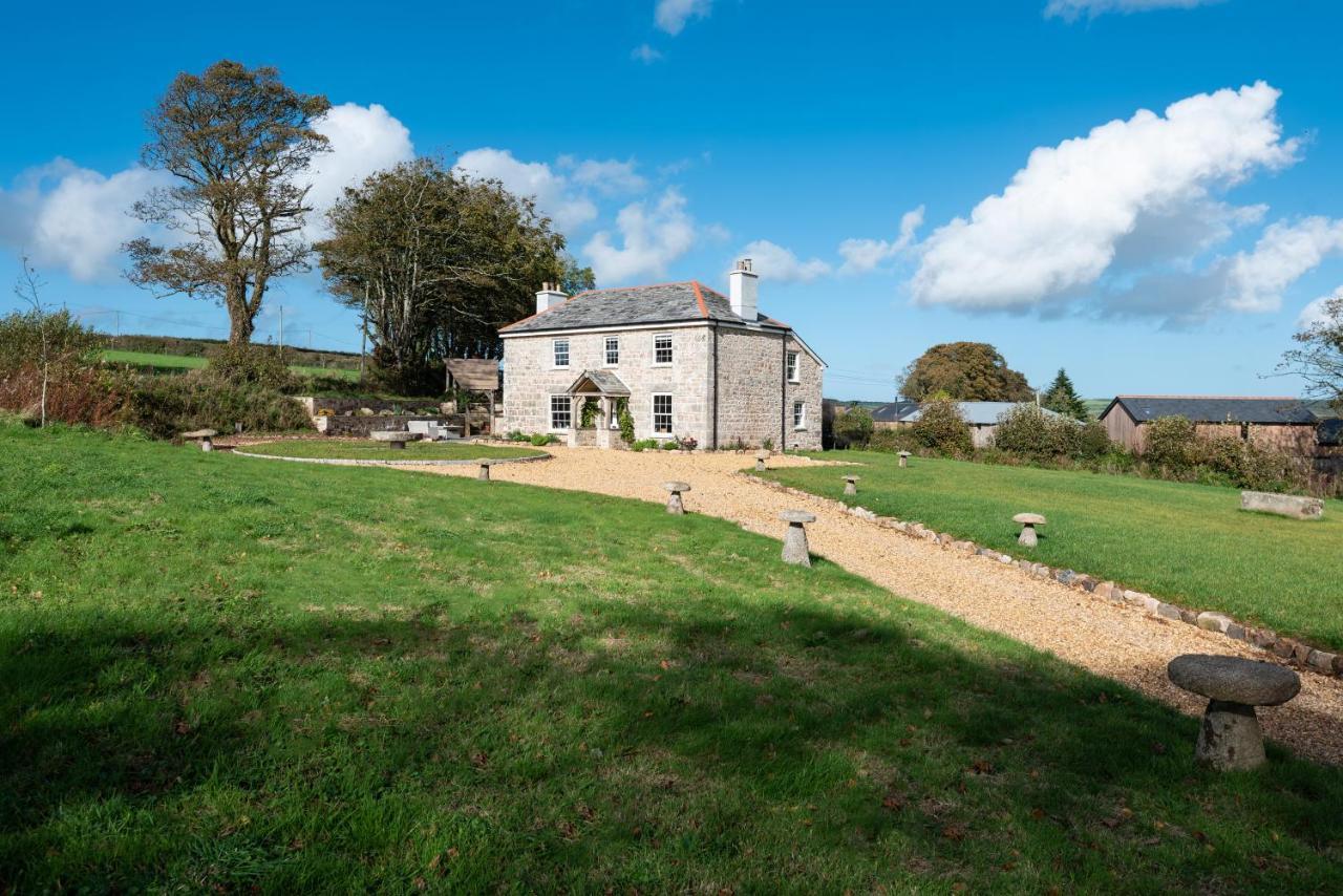 ボドミン Trevidgeowe Farmhouse Bed & Breakfast エクステリア 写真